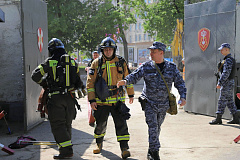 Совместные учения Росгвардии и МЧС прошли в Москве